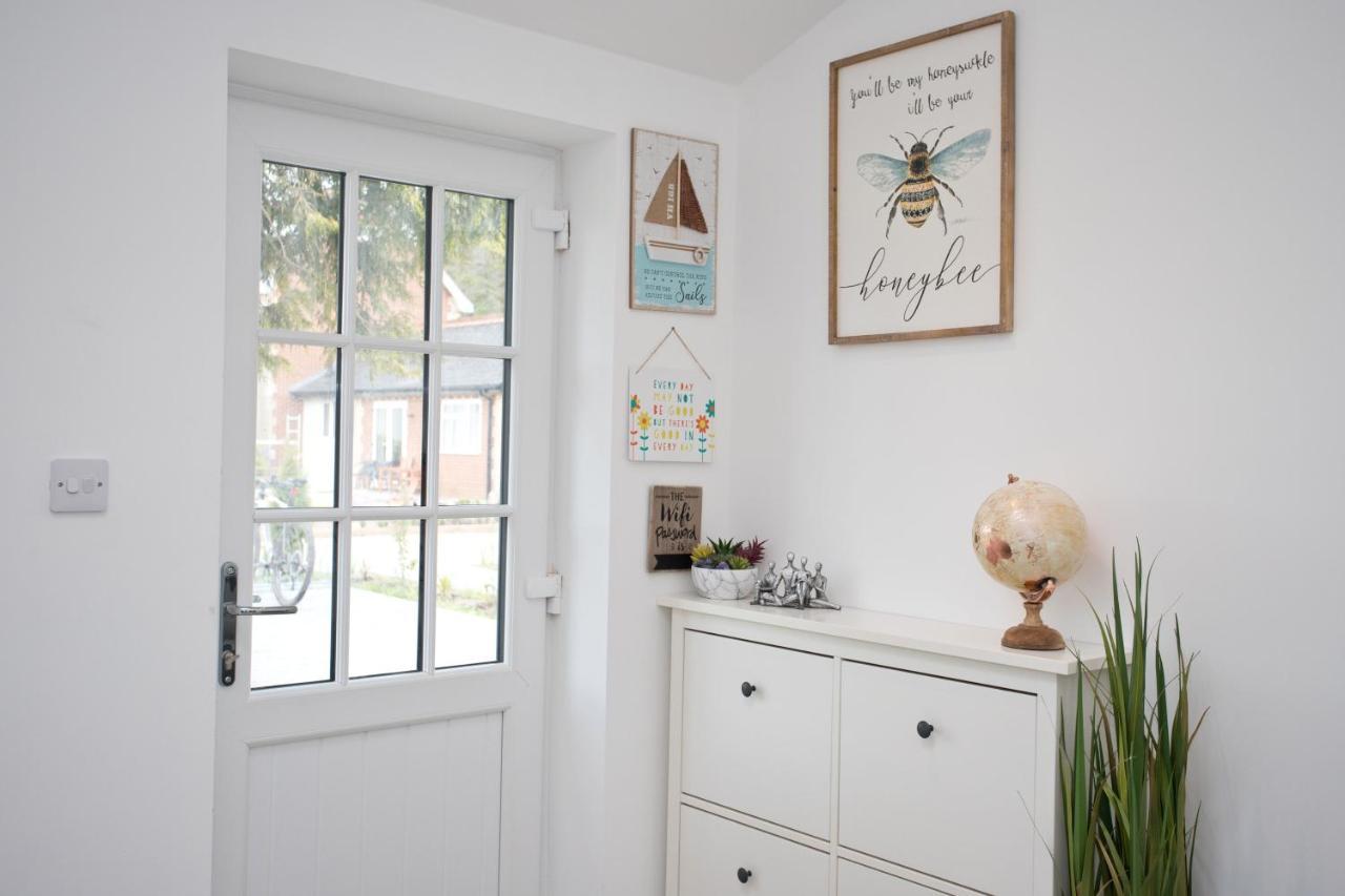 The Bearded Goat Den - A Rural Retreat At This Modern Holiday Cottage Saint Leonards Buitenkant foto